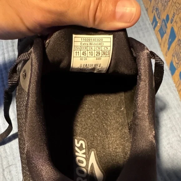 Brooks Black Extra Wide Athletic Sneakers - Picture 9 of 10